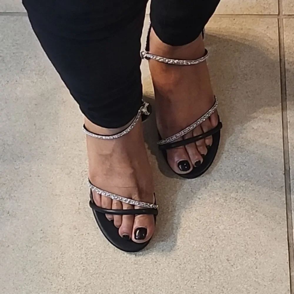 BRAND NEW UNILODY RHINESTONE STRAP BLOCK HEEL SANDAL